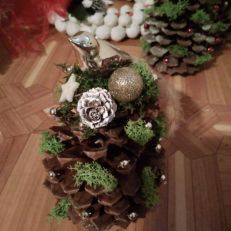 Vánoční dekorace zdobená šiška
