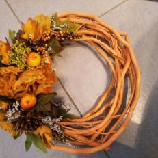 Podzimní závěsný věnec, proutěný, oranžový