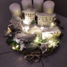 Adventní svícen Vánoční vesnička